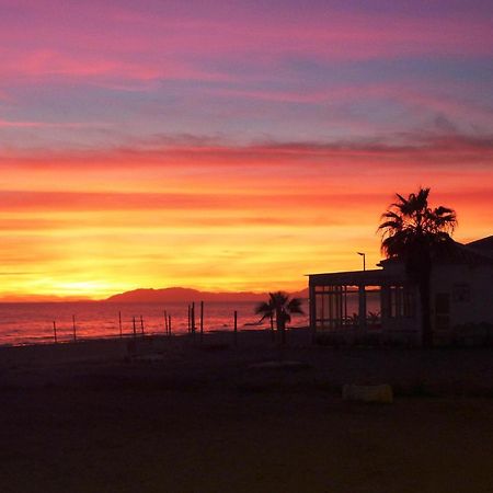 Spacious 1 Bedroom Apartment, Beach Front, Torrox Costa Eksteriør bilde
