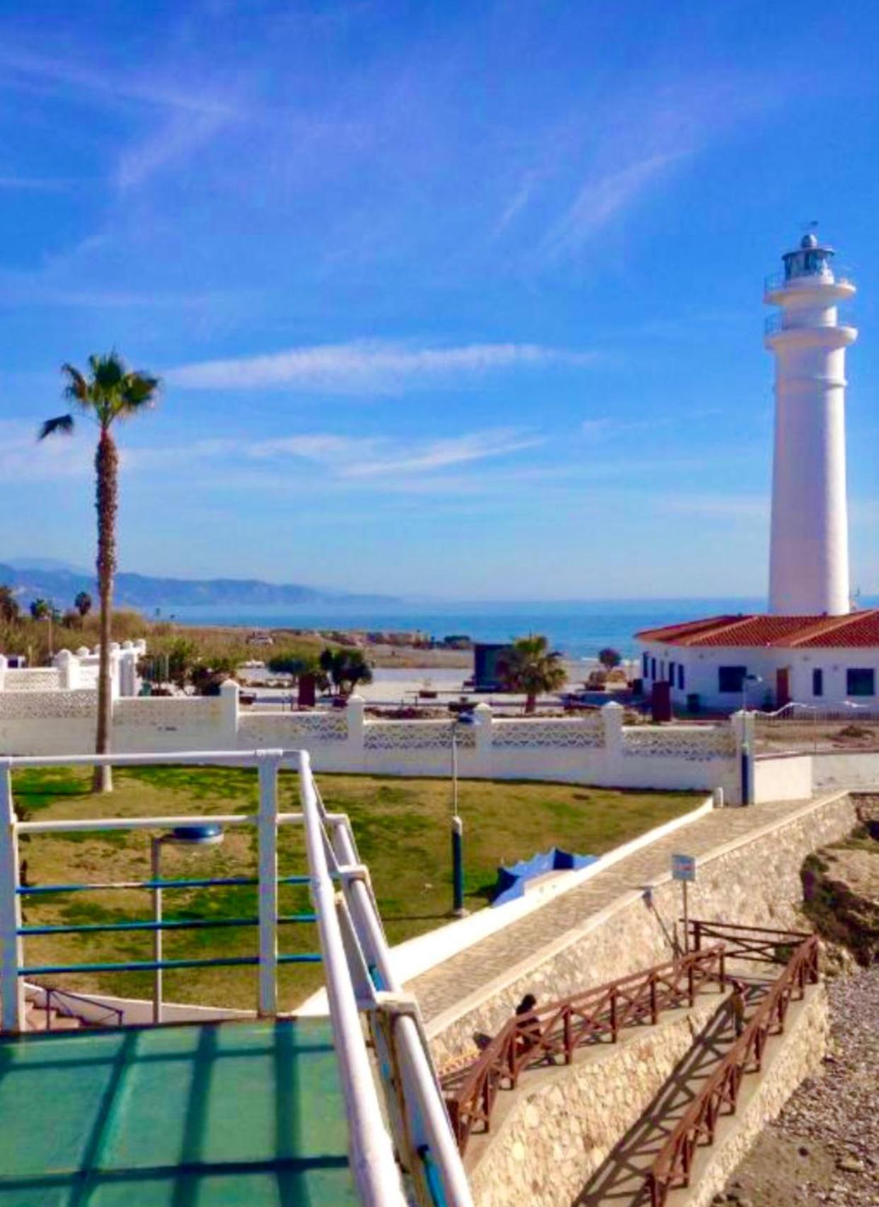 Spacious 1 Bedroom Apartment, Beach Front, Torrox Costa Eksteriør bilde