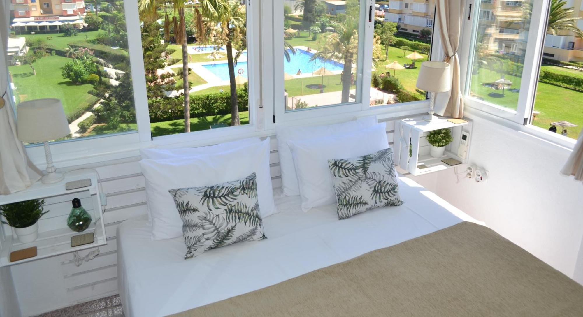 Spacious 1 Bedroom Apartment, Beach Front, Torrox Costa Eksteriør bilde