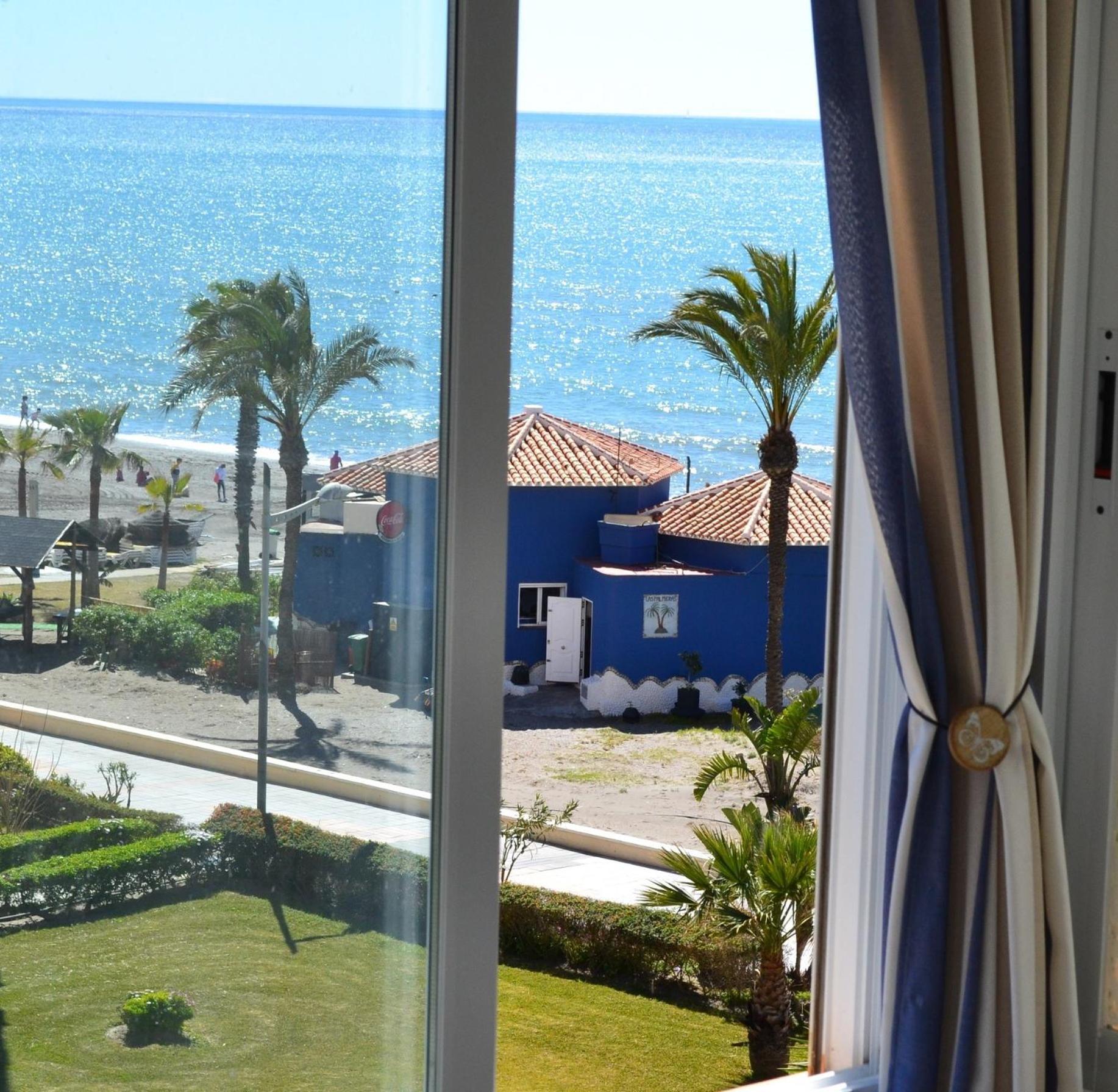 Spacious 1 Bedroom Apartment, Beach Front, Torrox Costa Eksteriør bilde