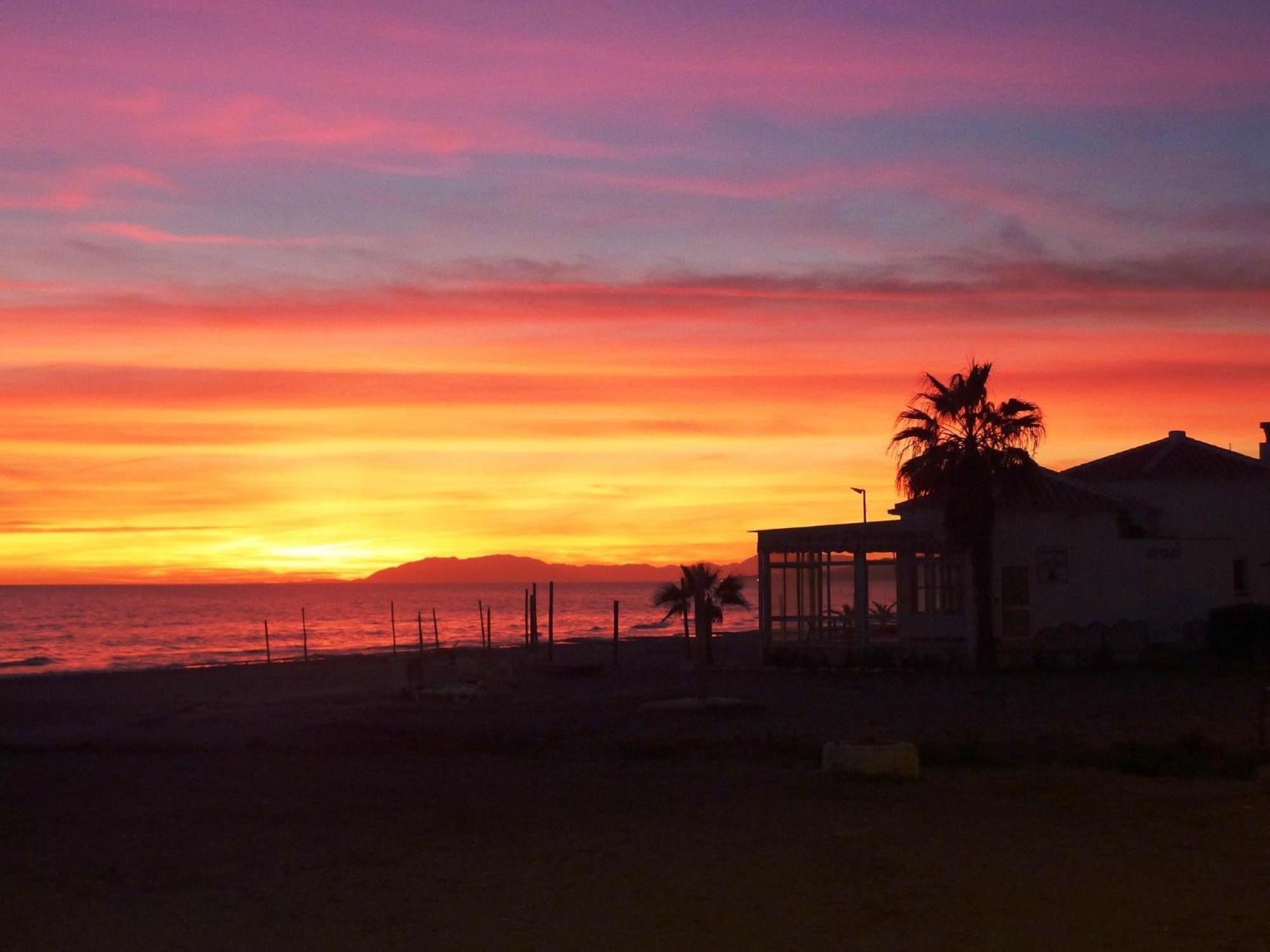 Spacious 1 Bedroom Apartment, Beach Front, Torrox Costa Eksteriør bilde